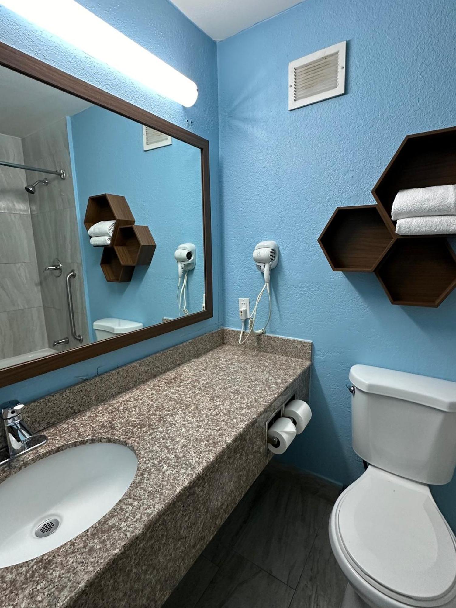 Dumbarton Hometowne Studios By Red Roof Richmond, Va - W Broad St מראה חיצוני תמונה